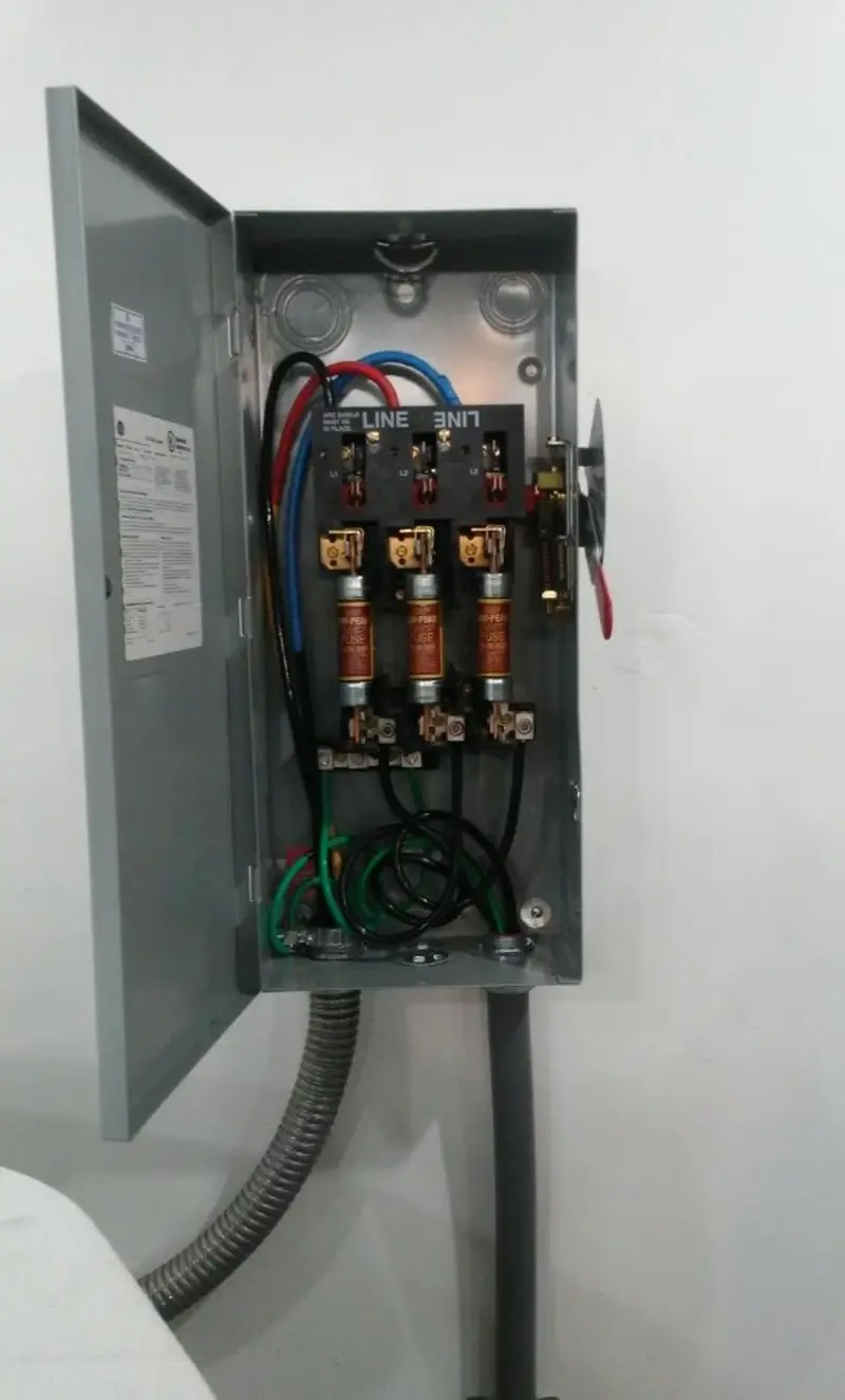 Three-phase disconnect switch installed for Smoke Detector Installation in Prospect