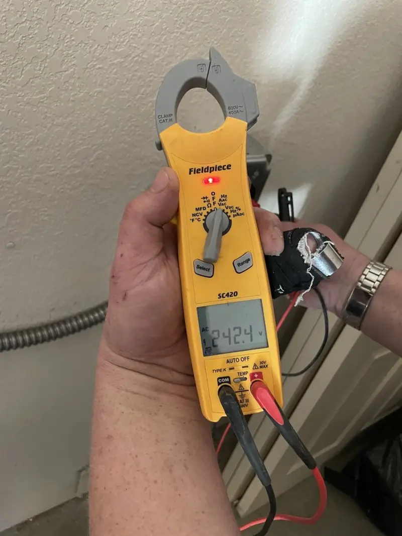 Voltage testing with clamp meter during Generator Installation in Prospect